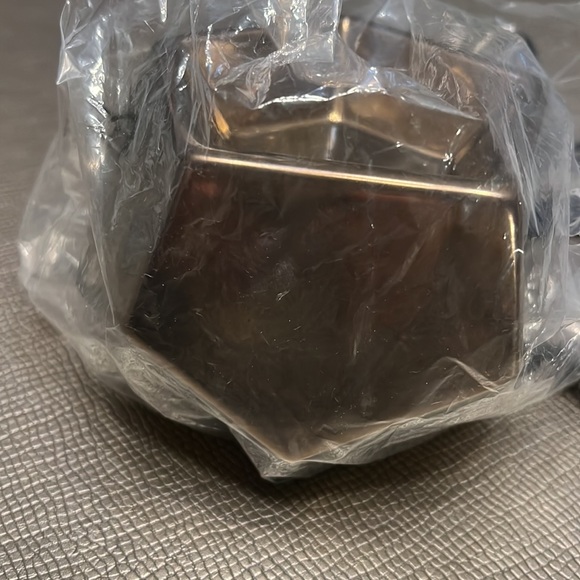 Scentsy Midnight copper wax warmer New in box - Picture 1 of 3